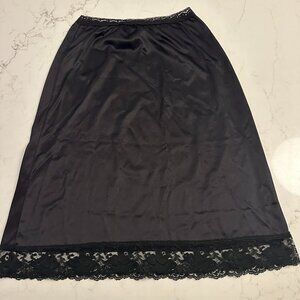 2 for $10 🎁 Deena 24" Black Half Slip